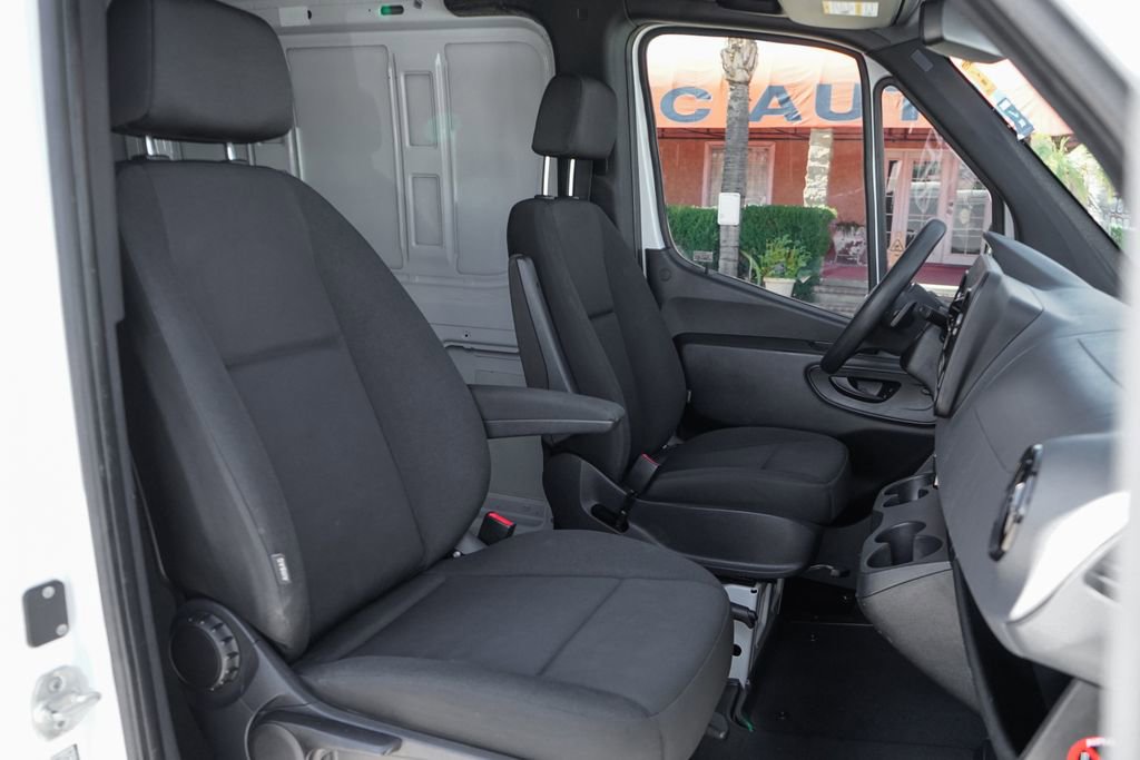 Used 2020 Mercedes-Benz Sprinter 1500 image 32