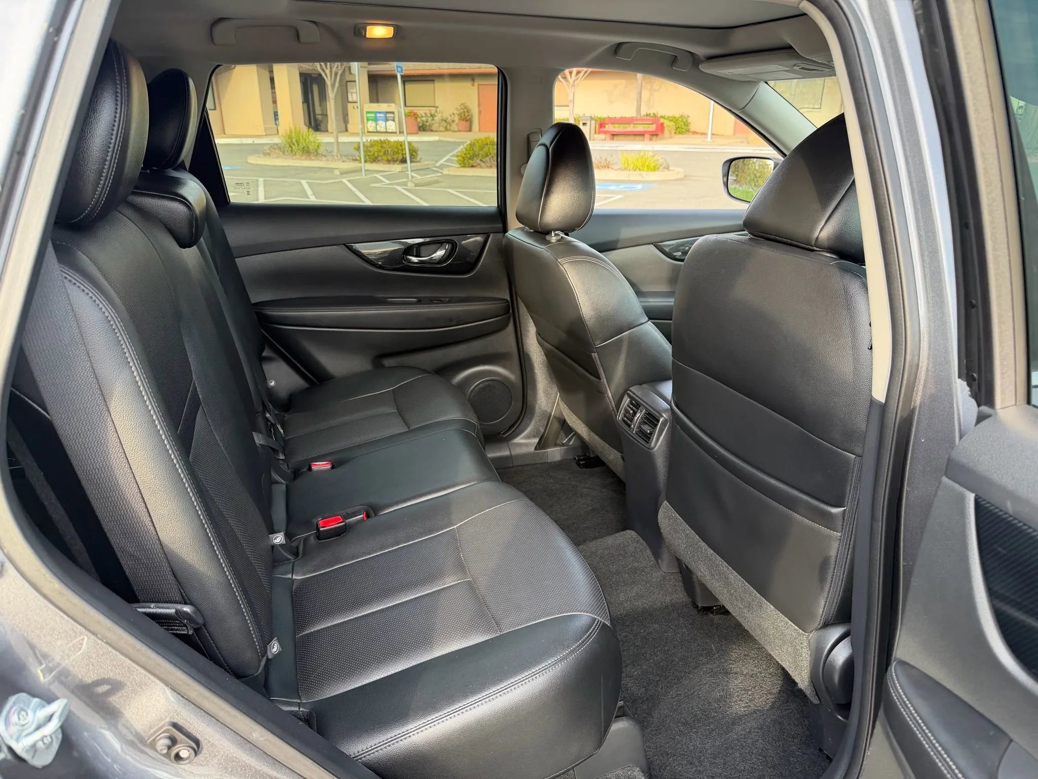 Used 2017 Nissan Rogue SL w/ SL Premium Package image 12