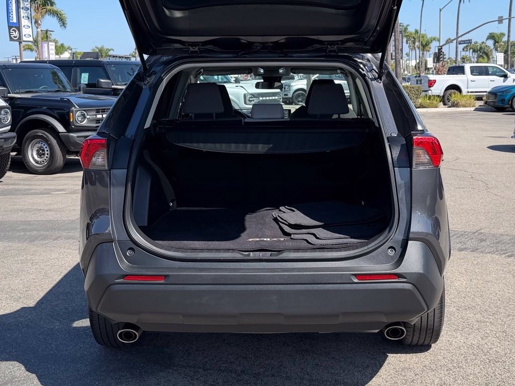Used 2020 Toyota RAV4 XLE w/ Carpet Mat Package FWD image 10