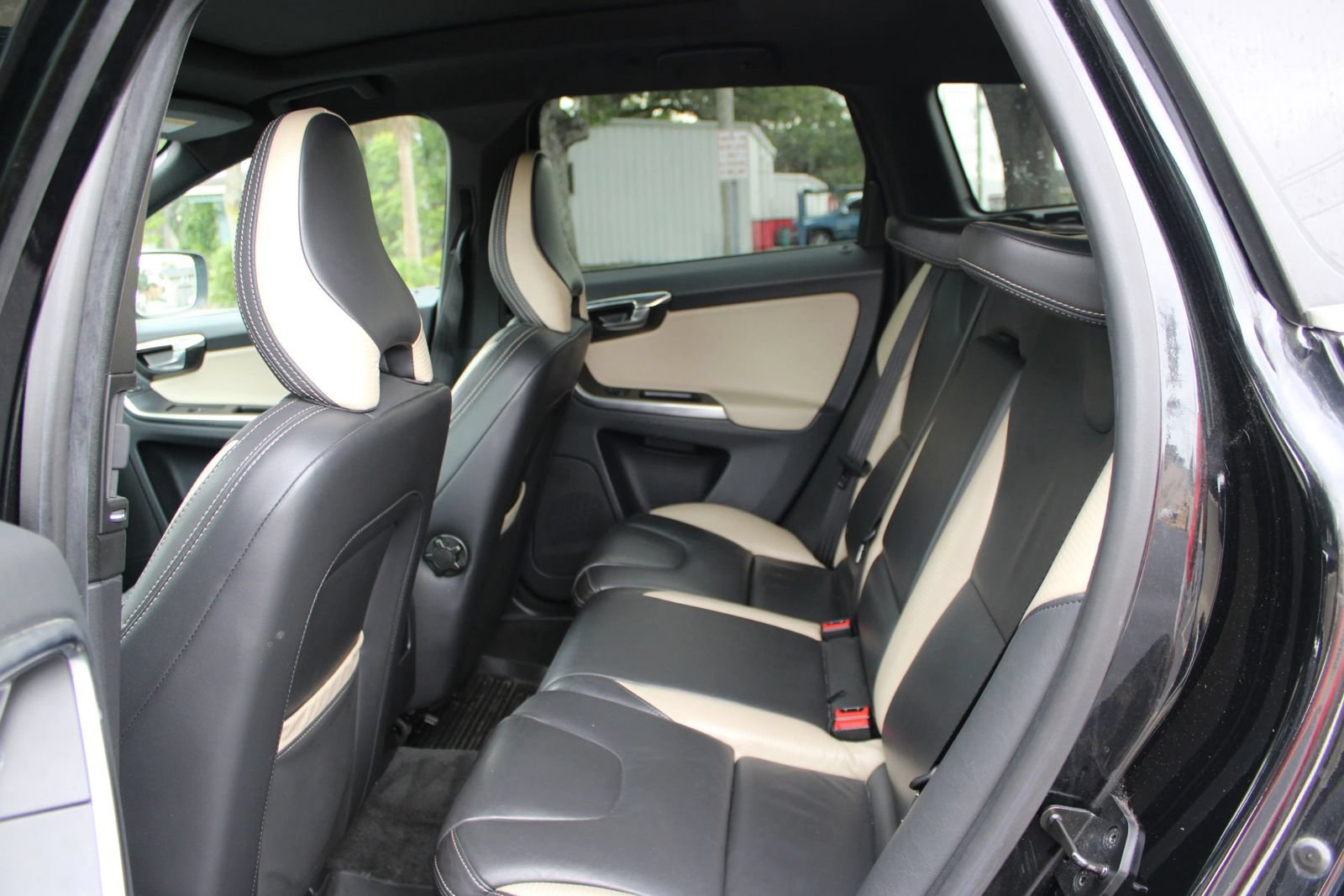 Used 2013 Volvo XC60 T6 R-Design Platinum AWD/4WD image 9