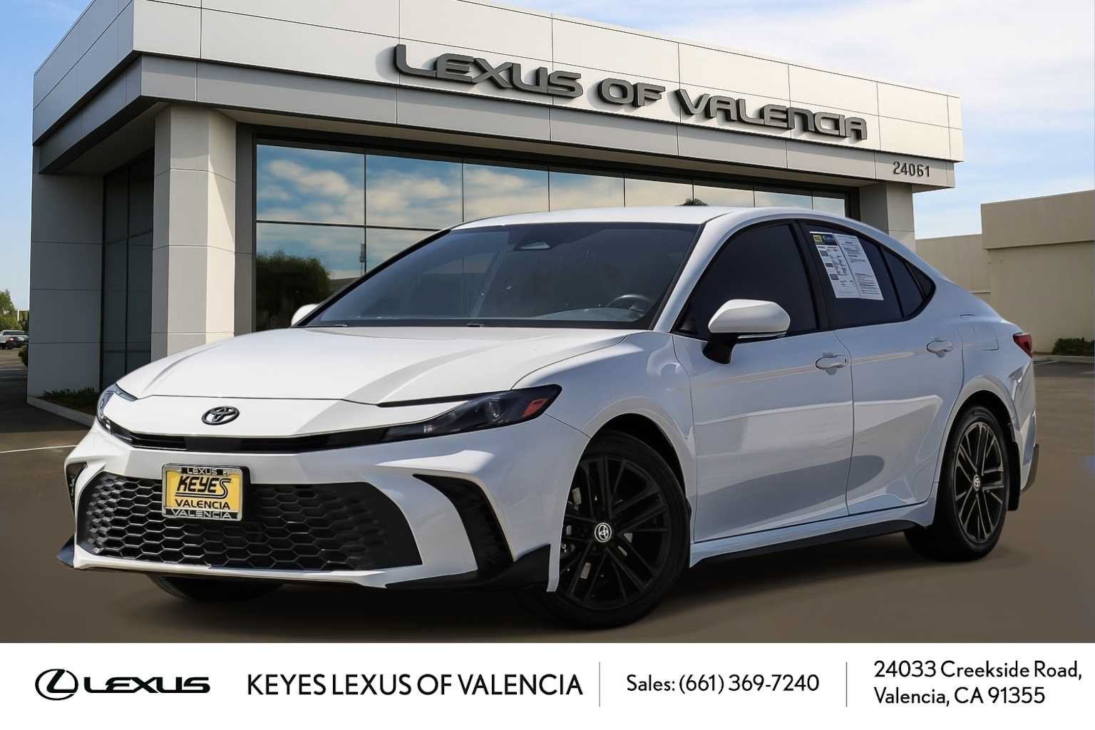 Used 2025 Toyota Camry SE FWD image 1