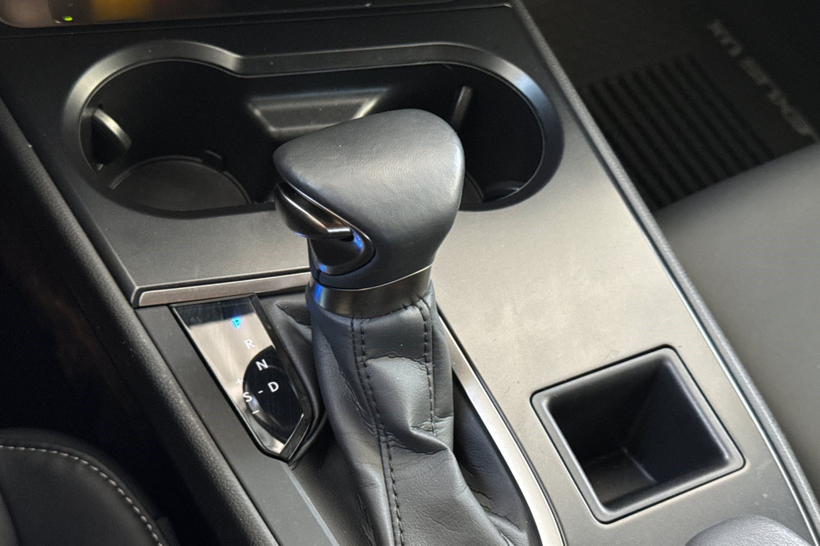 Certified 2023 Lexus UX 250h FWD w/ Accessory Package (Z2) image 27