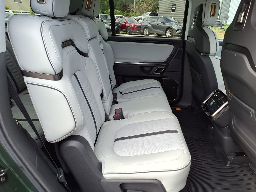 Used 2024 Rivian R1S Adventure image 15