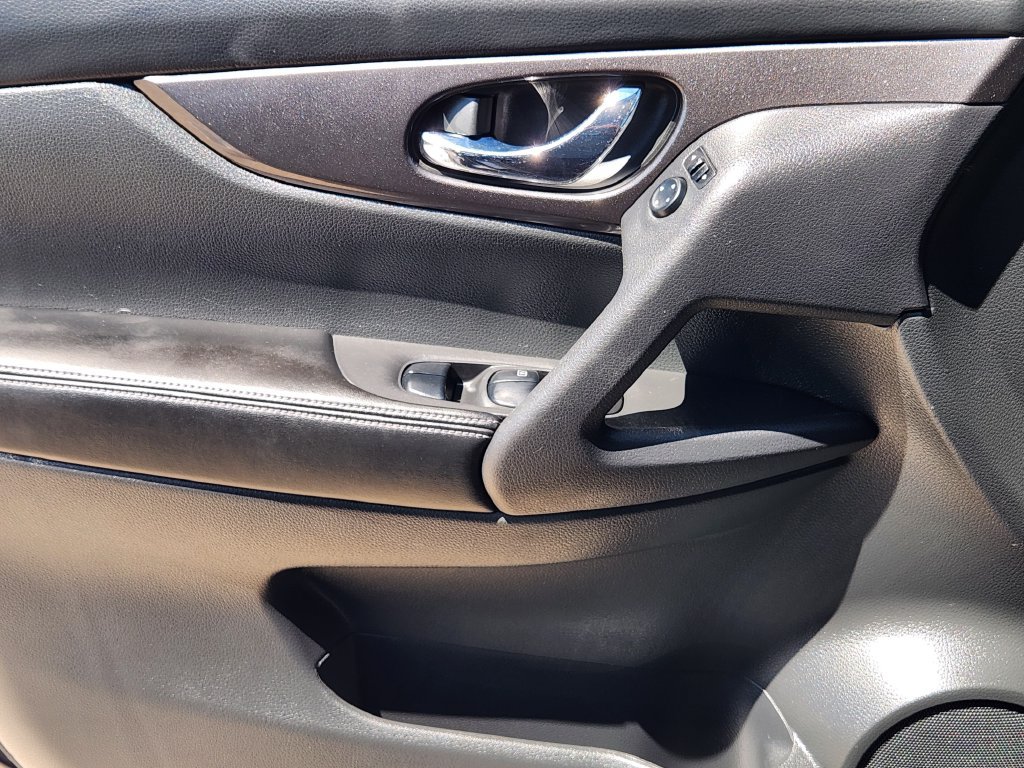 Used 2019 Nissan Rogue S w/ Special Edition Package FWD image 26