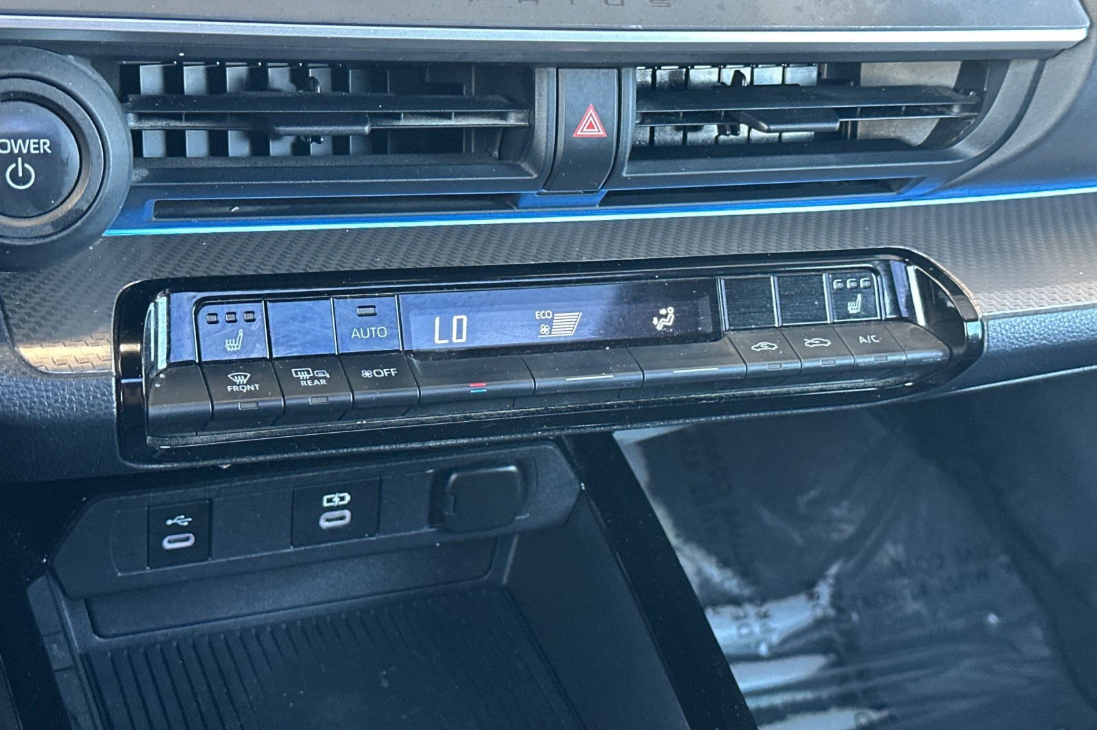 Used 2024 Toyota Prius XLE FWD image 18