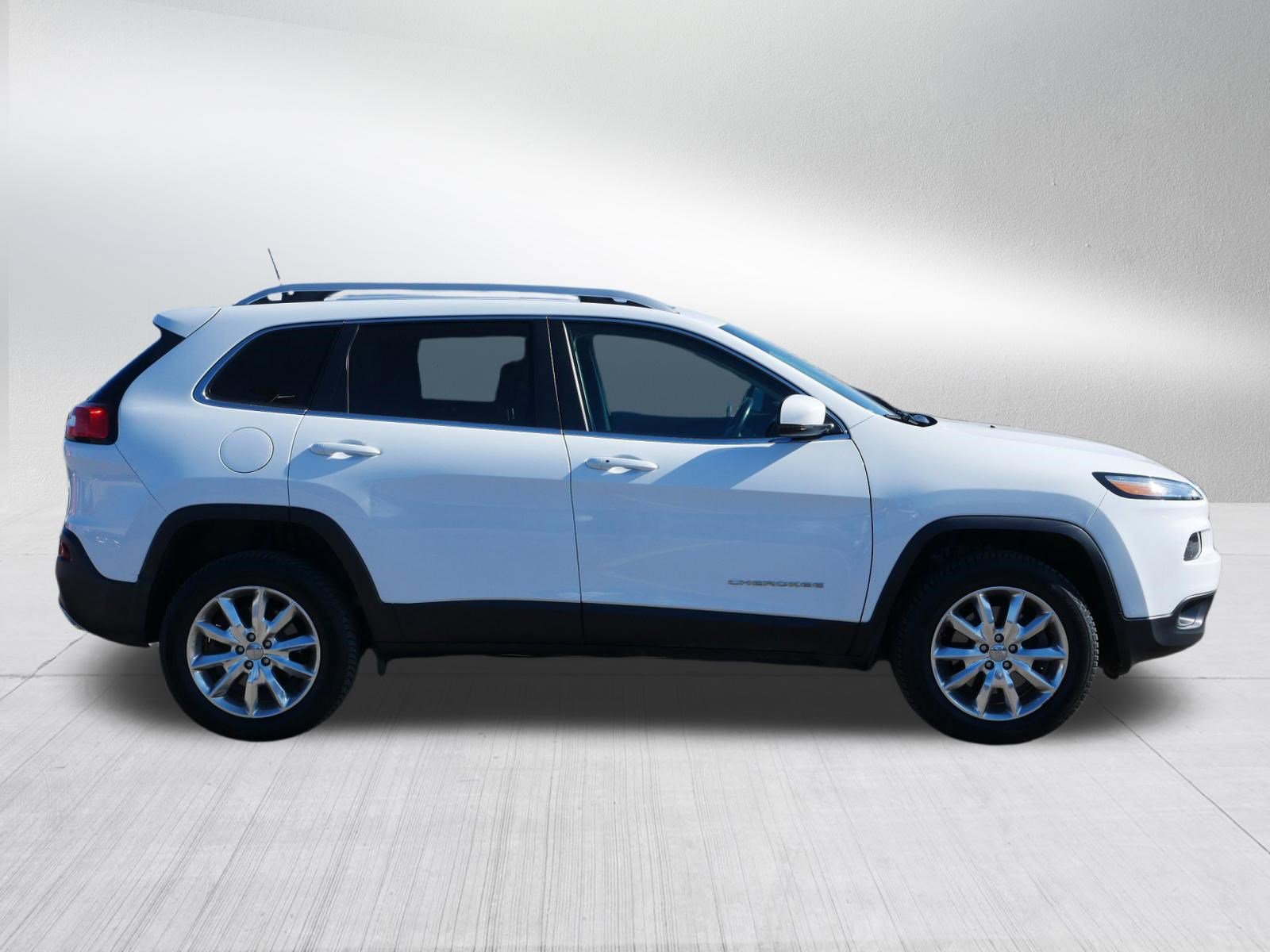 Used 2017 Jeep Cherokee Limited w/ Trailer Tow Group AWD/4WD image 8