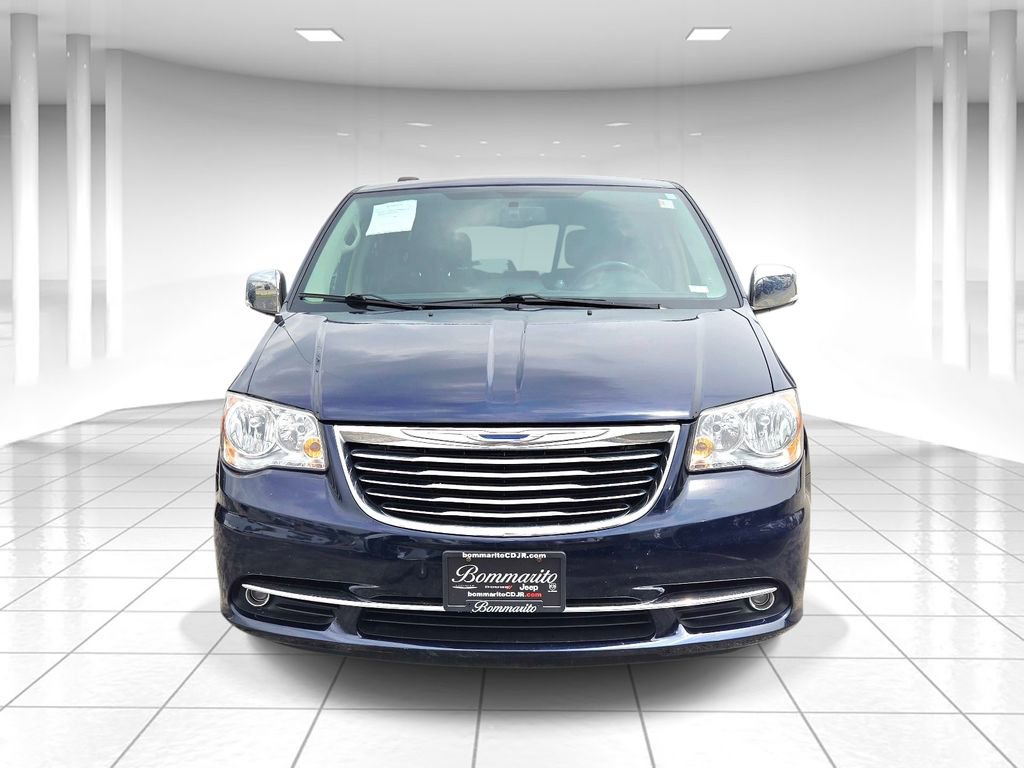 Used 2014 Chrysler Town & Country Touring-L FWD image 8