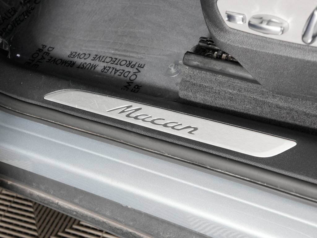 Certified 2023 Porsche Macan Turbo AWD/4WD image 21