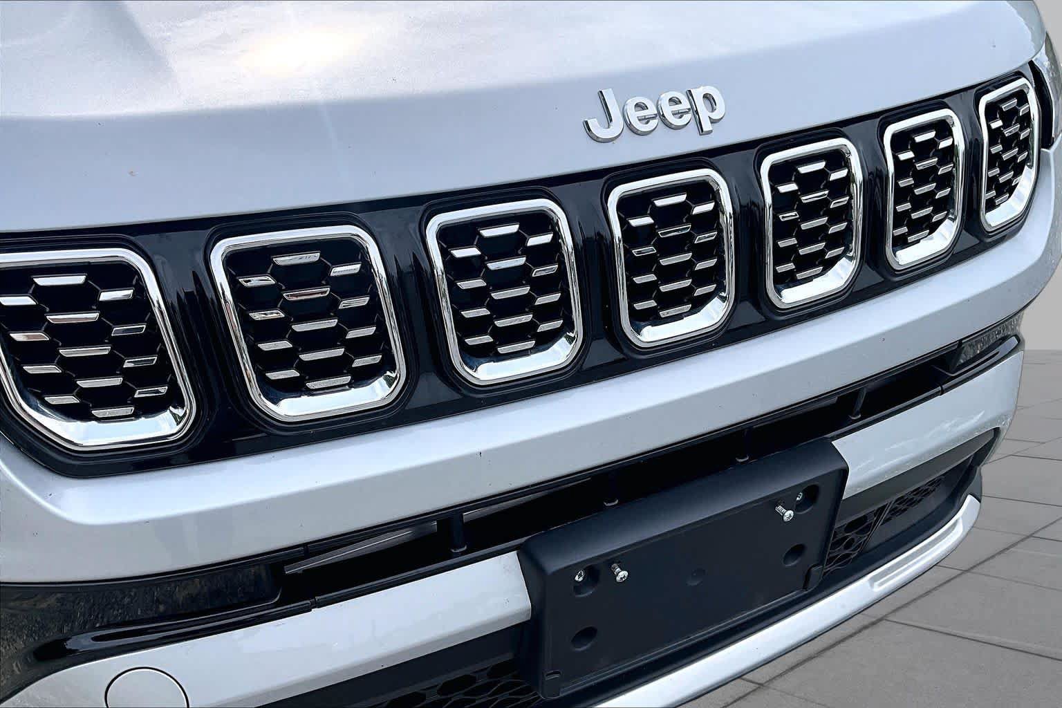 Used 2026 Jeep Compass Limited AWD/4WD image 30
