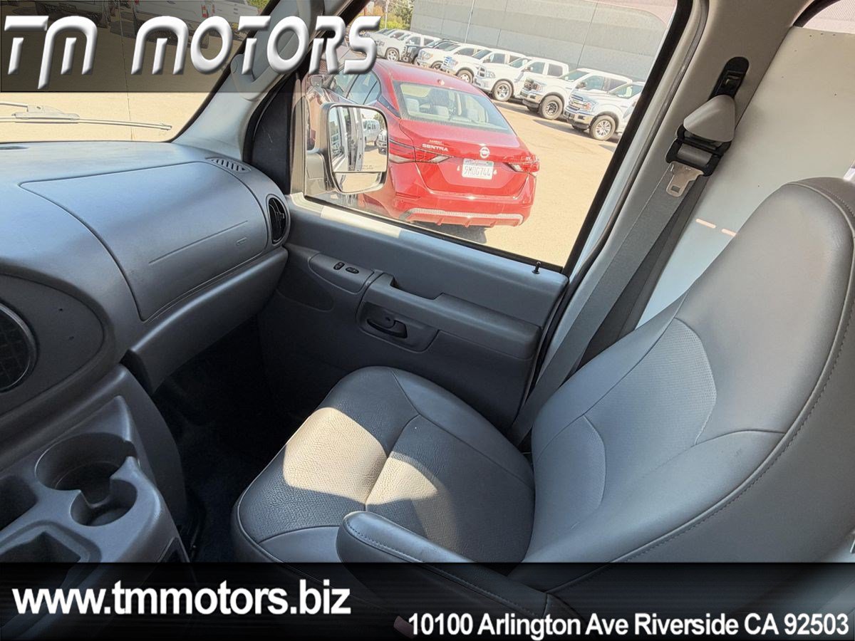 Used 2004 Ford E-350 and Econoline 350 Extended Super Duty RWD image 12