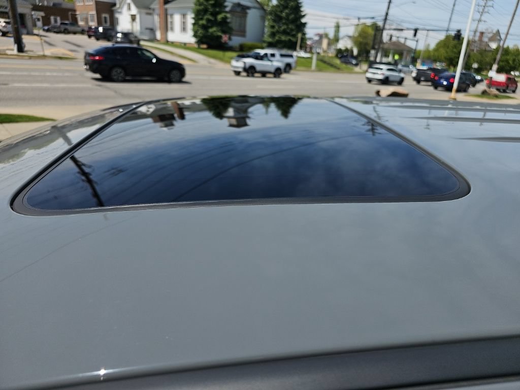 Certified 2022 Dodge Durango R/T w/ Blacktop Package AWD/4WD image 11