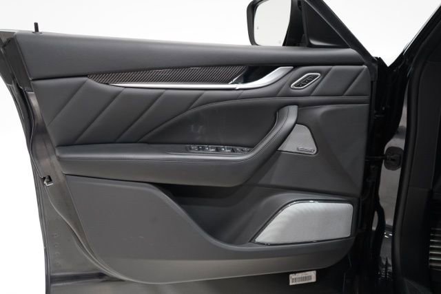 Used 2024 Maserati Levante Trofeo image 18