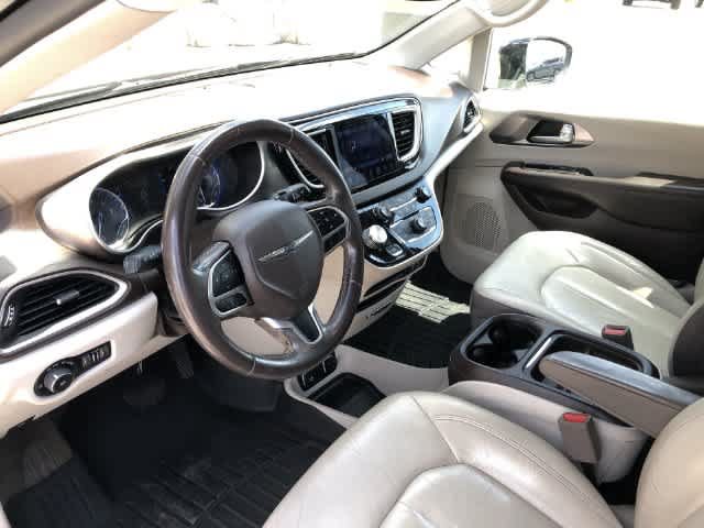 Used 2017 Chrysler Pacifica Touring-L FWD image 11