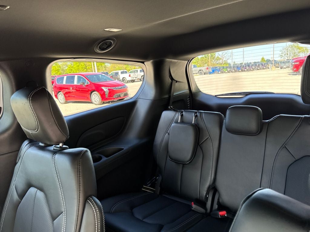 New 2027 Chrysler Pacifica Select AWD/4WD image 25