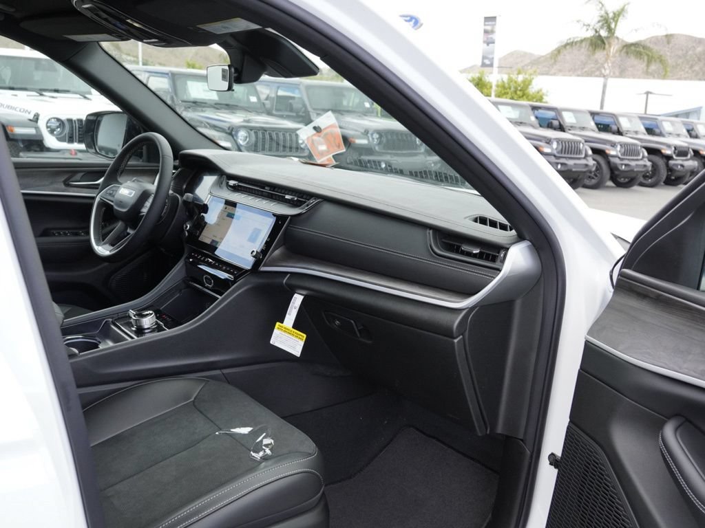 New 2026 Jeep Grand Cherokee Altitude AWD/4WD image 25