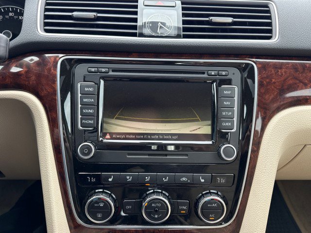 Used 2013 Volkswagen Passat TDI SEL Premium image 23