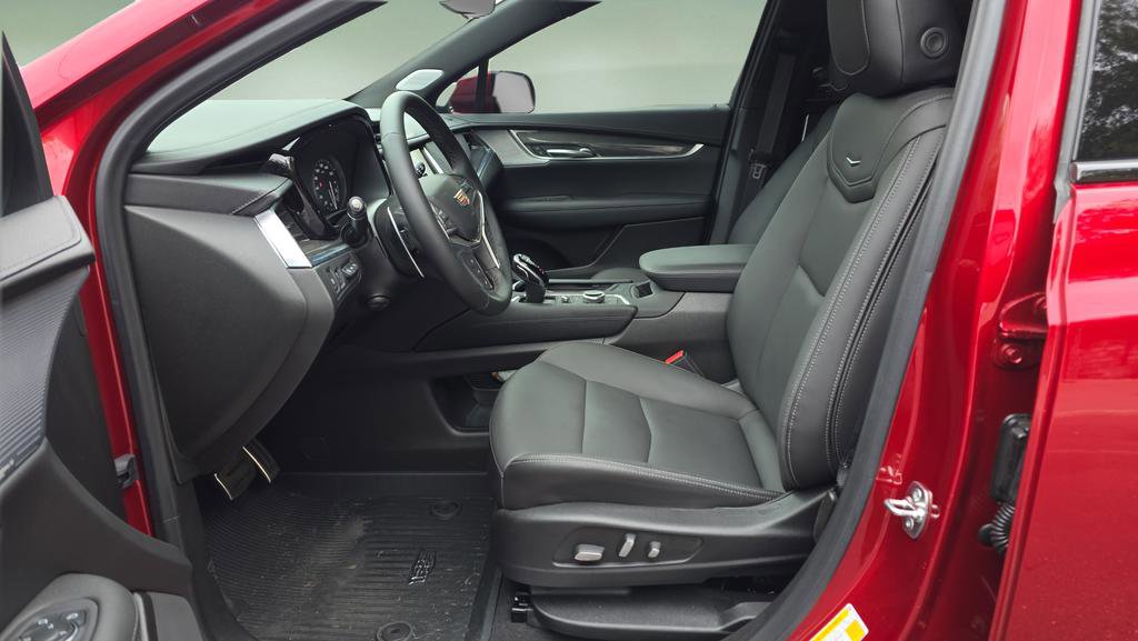 Certified 2025 Cadillac XT5 Sportv w/ Technology Package image 10