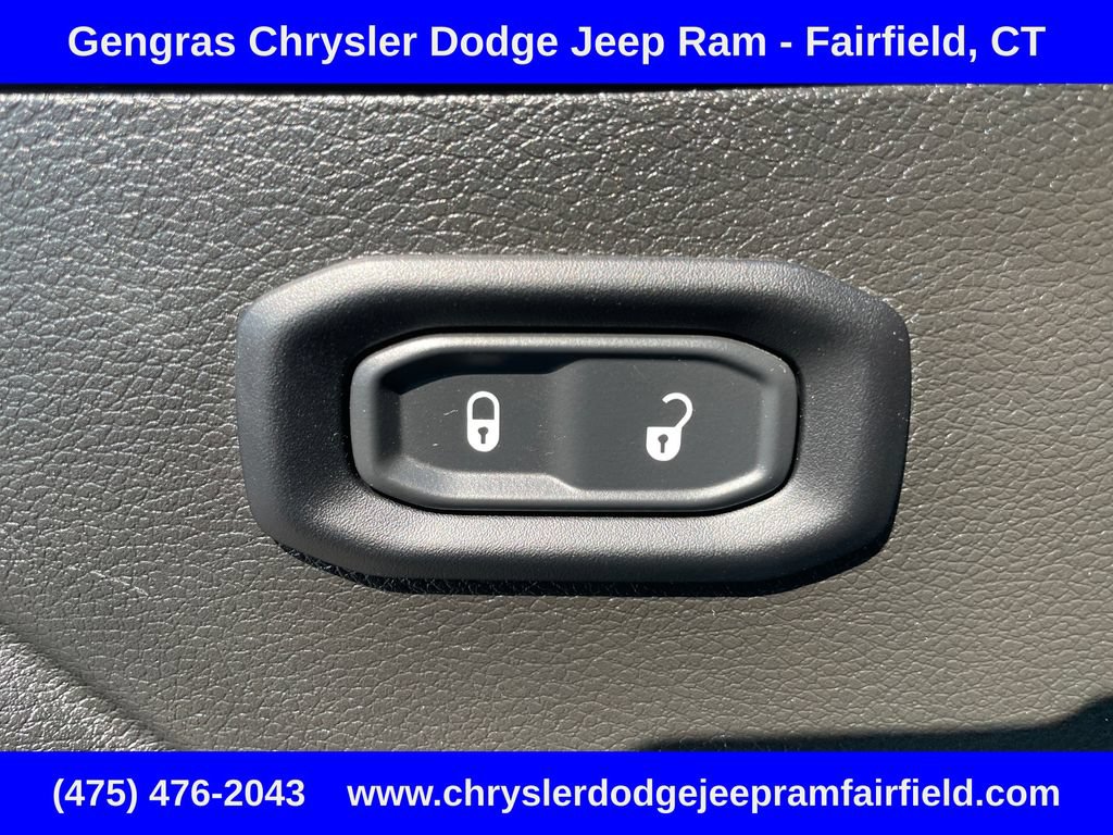 Certified 2025 Jeep Gladiator Mojave w/ Safety Group AWD/4WD image 37