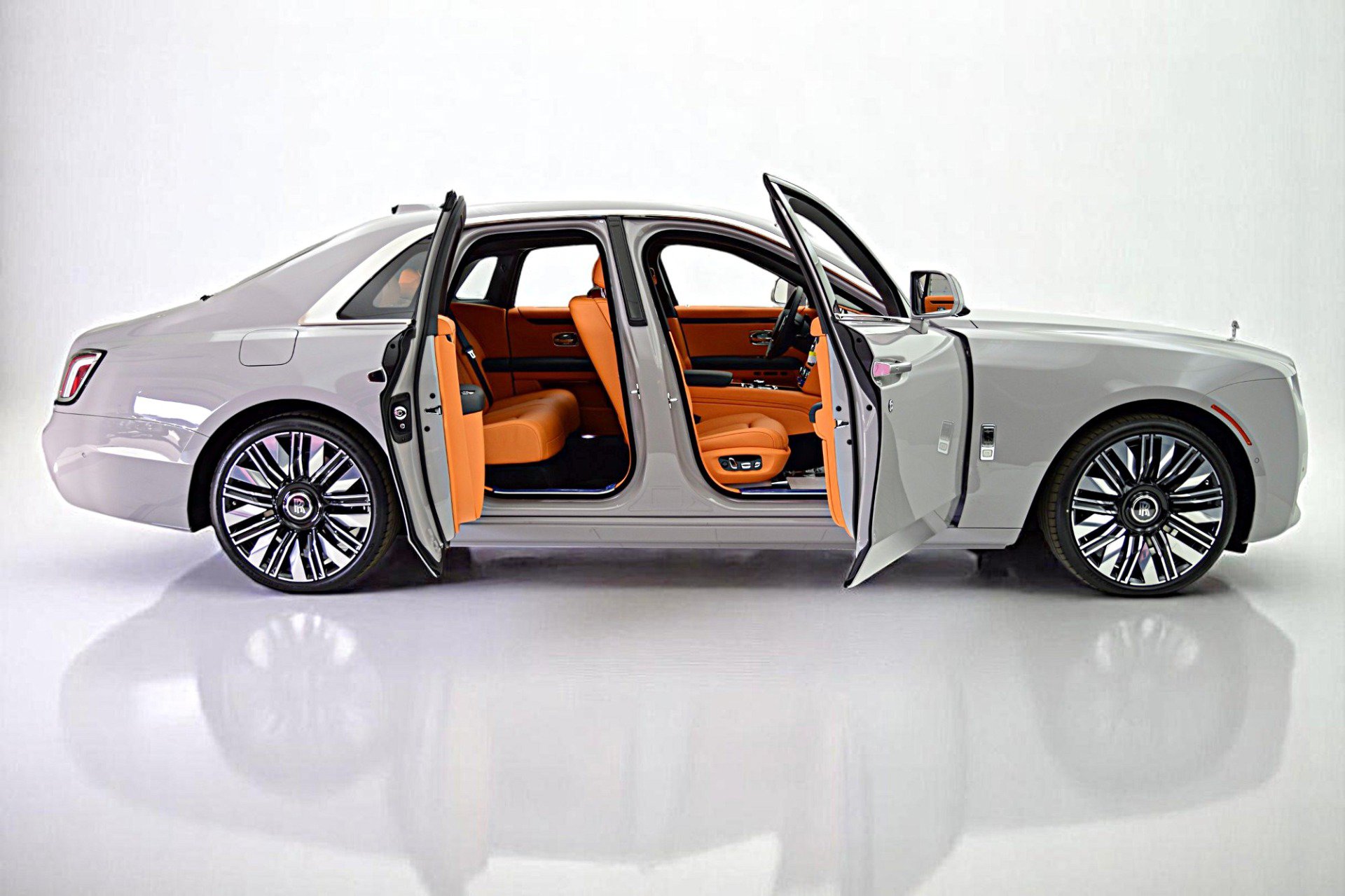 Used 2025 Rolls-Royce Ghost AWD/4WD image 19