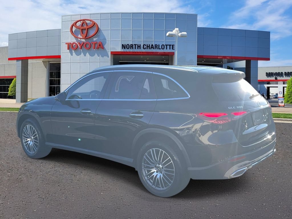Used 2024 Mercedes-Benz GLC 300 4MATIC image 4