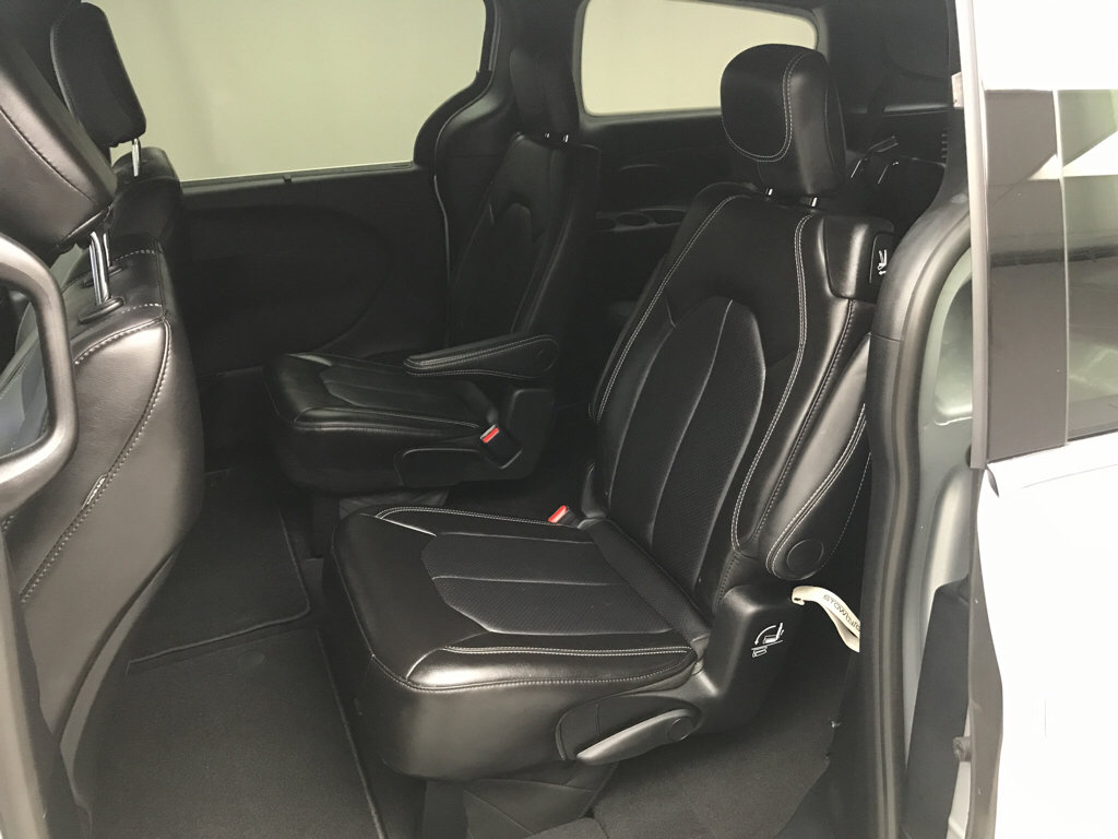 Used 2026 Chrysler Pacifica Select FWD image 16