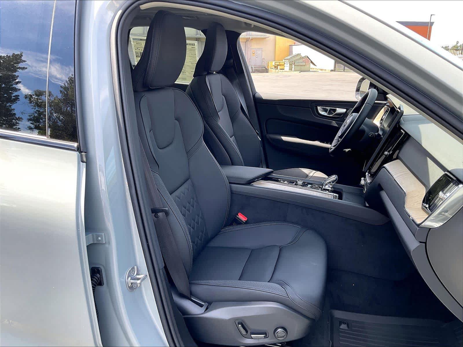 New 2027 Volvo XC60 B5 Core AWD/4WD image 31