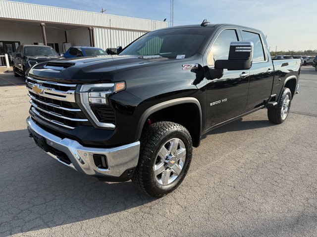 Used 2024 Chevrolet Silverado 2500 LTZ w/ LTZ Plus Package image 2
