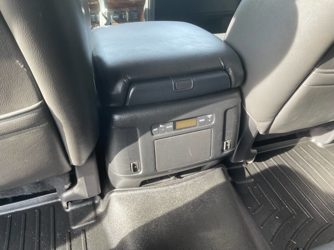 Used 2018 Nissan Armada SV w/ Driver Package RWD image 29