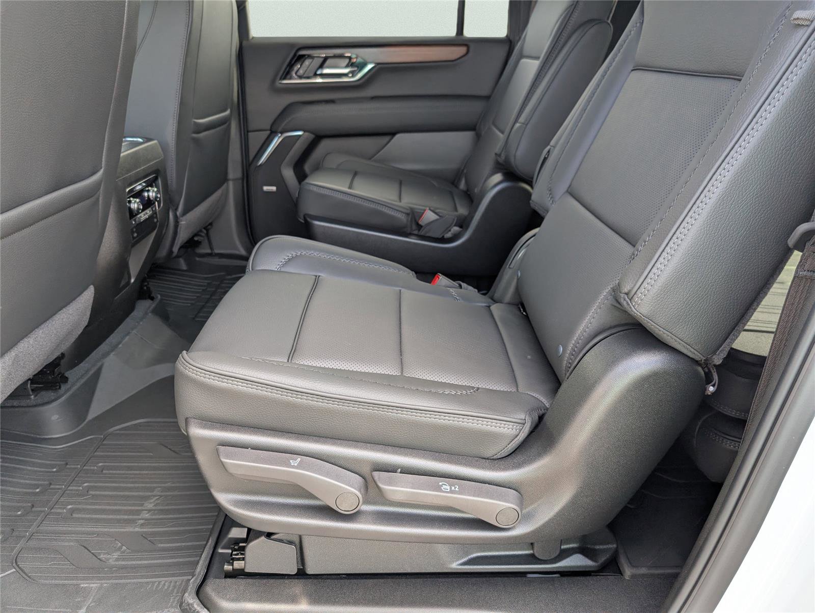 New 2026 GMC Yukon XL Denali w/ Sun & Power Step Package image 17
