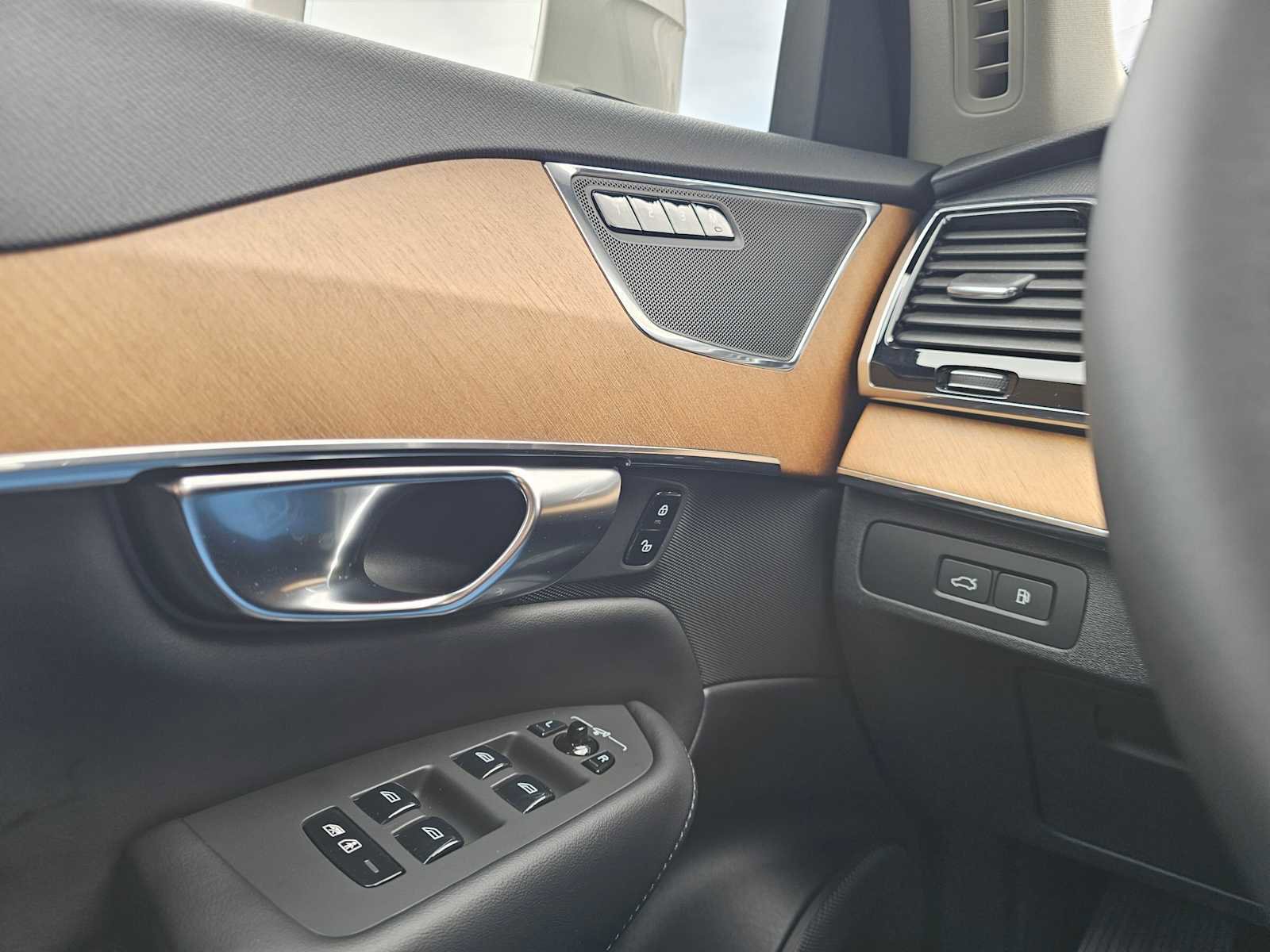 Used 2023 Volvo XC90 T8 Plus AWD/4WD image 29
