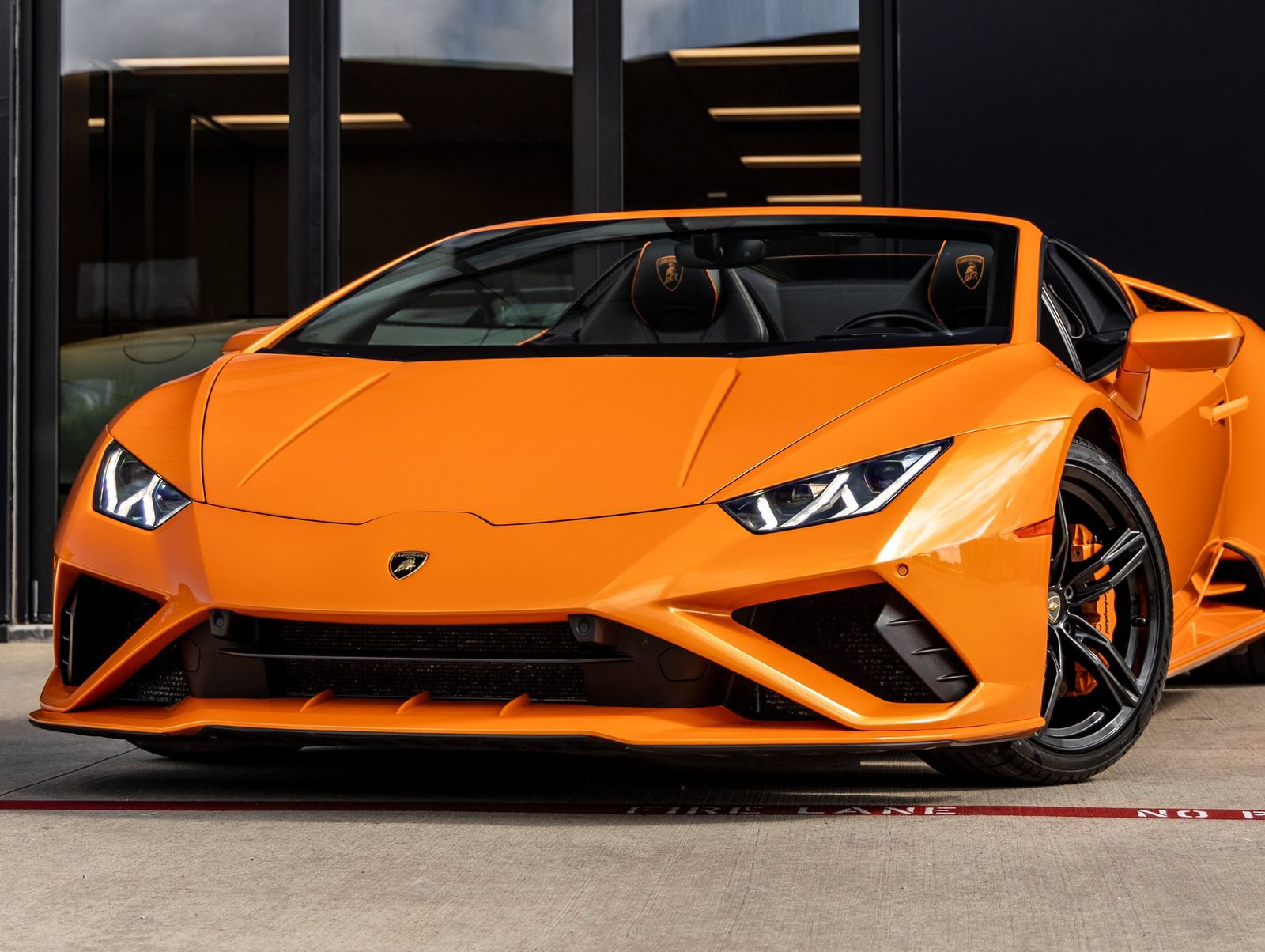 Used 2021 Lamborghini Huracan EVO RWD image 3