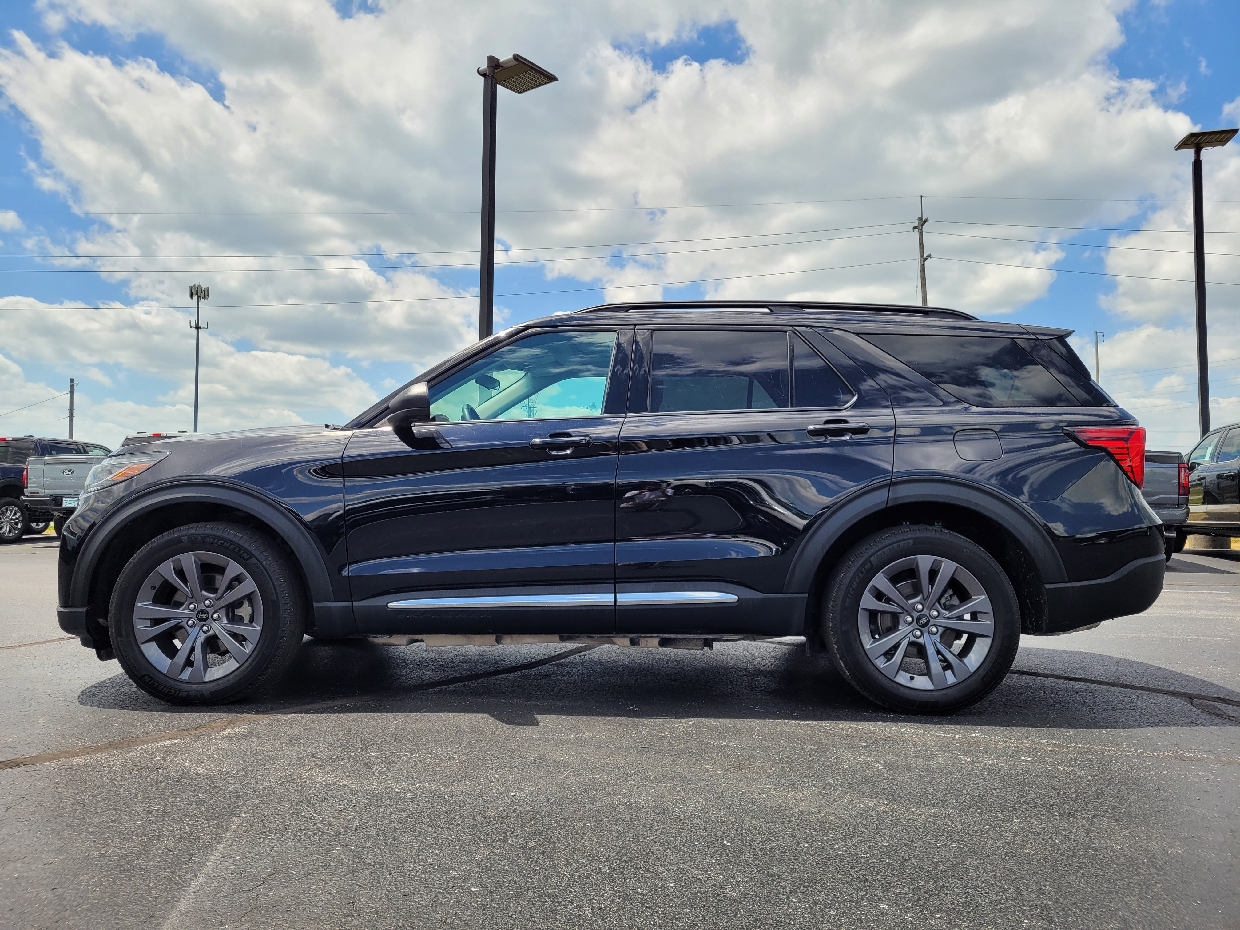 Used 2025 Ford Explorer Active w/ Active Comfort Package AWD/4WD image 7