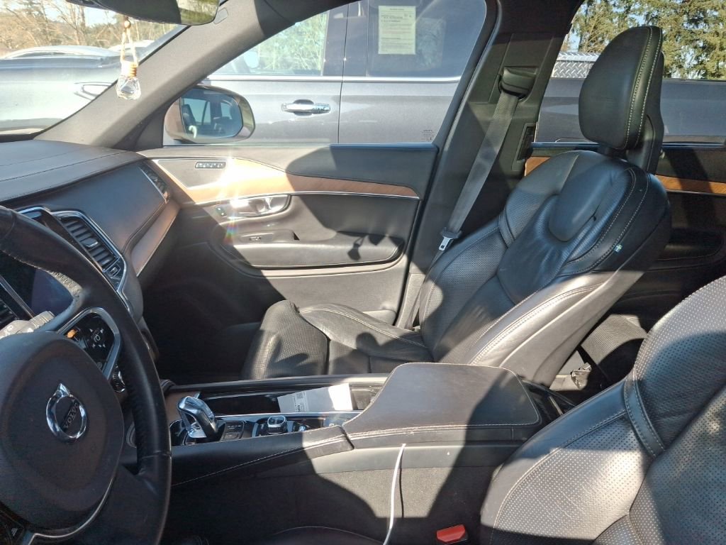 Used 2016 Volvo XC90 T8 Inscription w/ Vision Package image 9