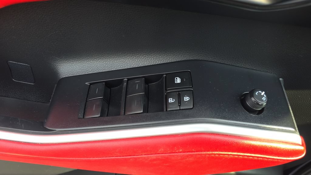 Used 2023 Toyota Highlander XSE FWD image 12