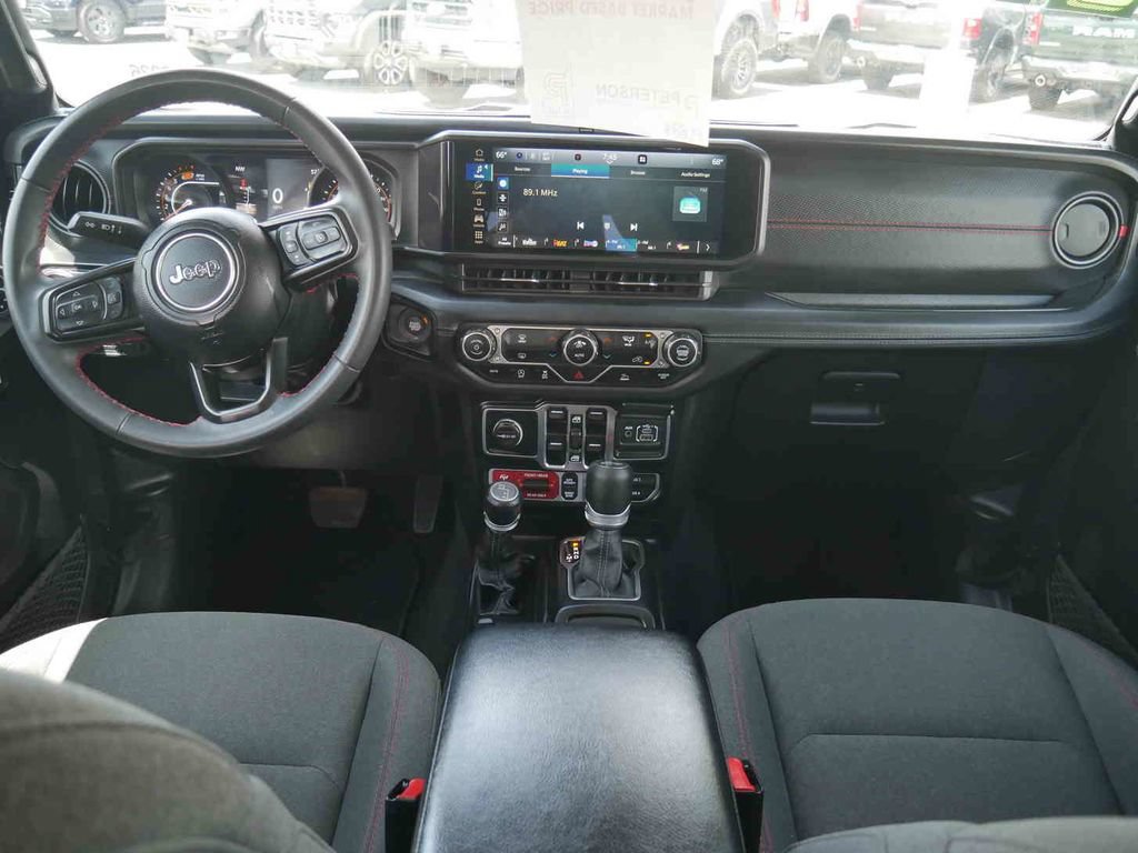 Used 2024 Jeep Wrangler Unlimited Rubicon AWD/4WD image 5