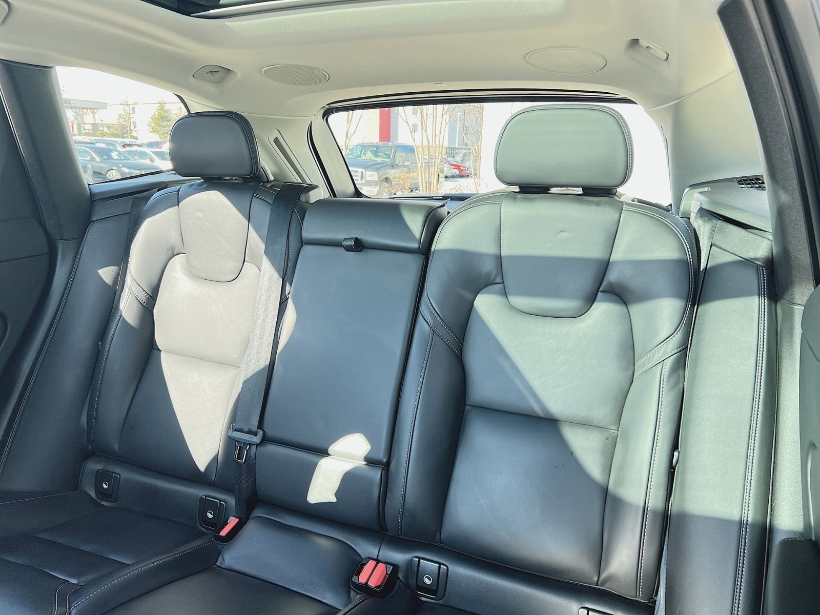 Certified 2023 Volvo XC60 B6 Ultimate w/ Climate Package image 25