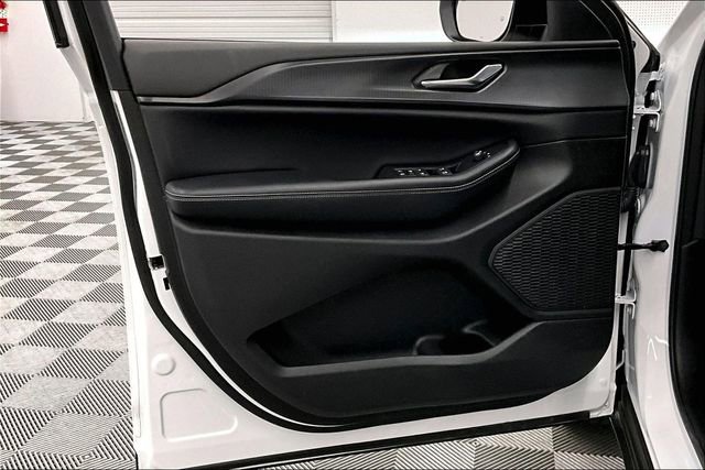 Used 2024 Jeep Grand Cherokee Laredo w/ Luxury Tech Group I image 20