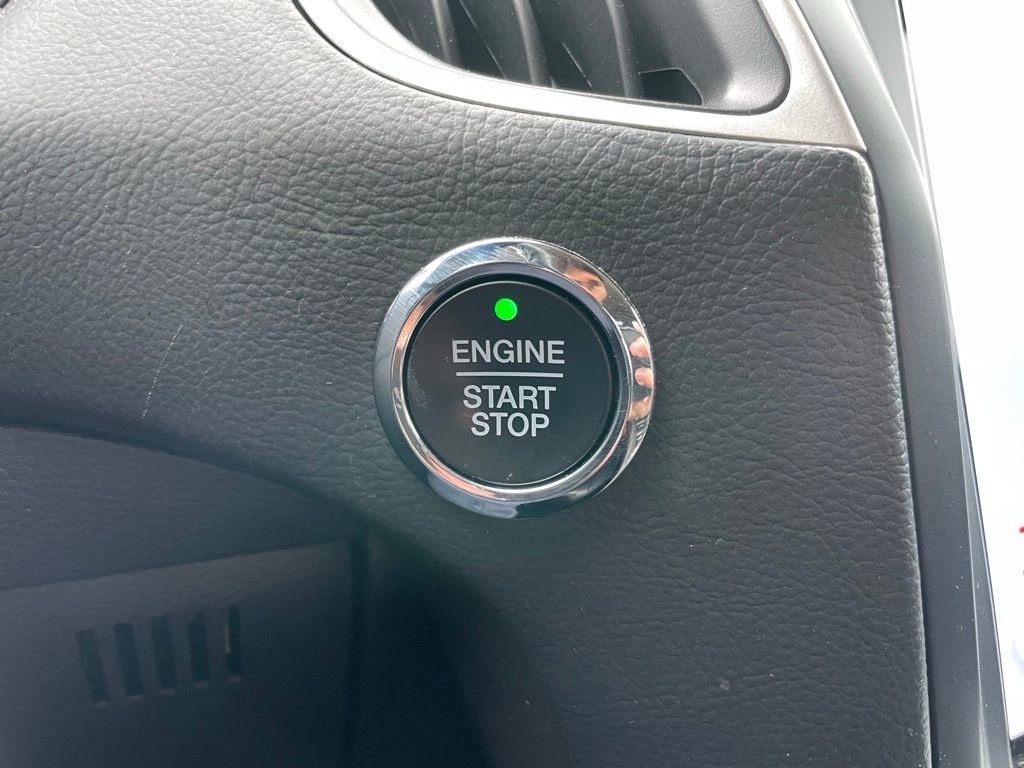 Used 2023 Ford Edge SEL image 45