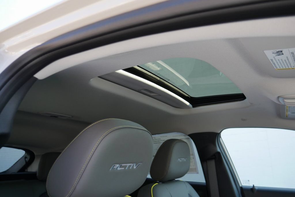 New 2026 Chevrolet Trax ACTIV w/ Sunroof Package FWD image 22