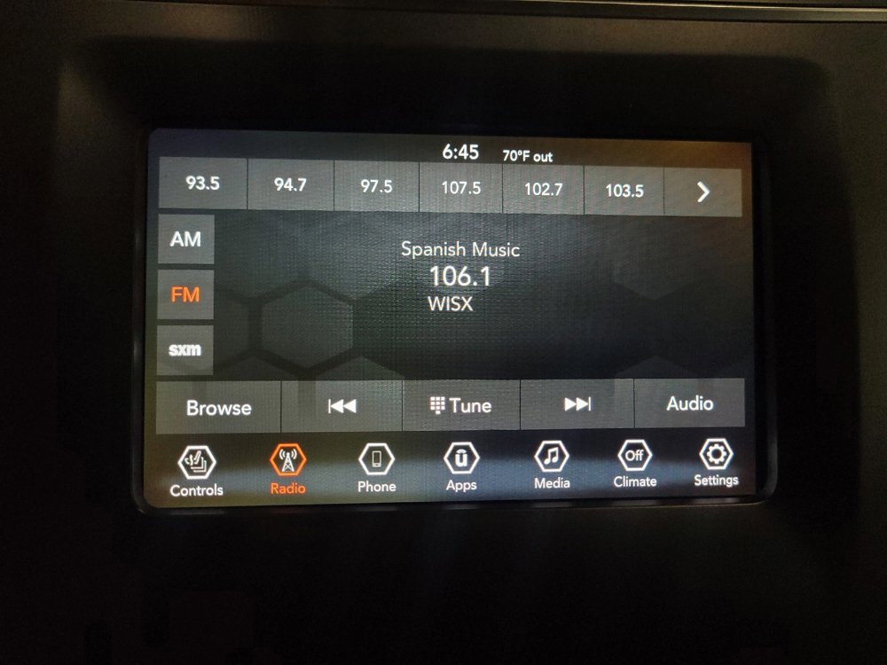Used 2020 Jeep Cherokee Latitude Plus w/ Cold Weather Group AWD/4WD image 25