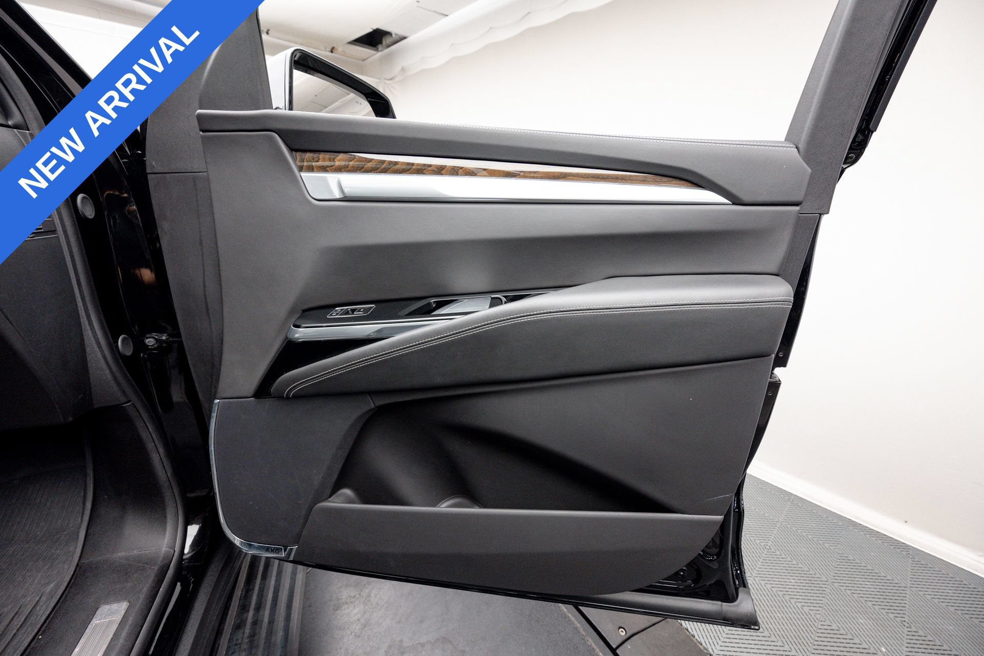 Used 2025 Cadillac Escalade Sport Platinum w/ LPO, Floor Liner Package AWD/4WD image 36