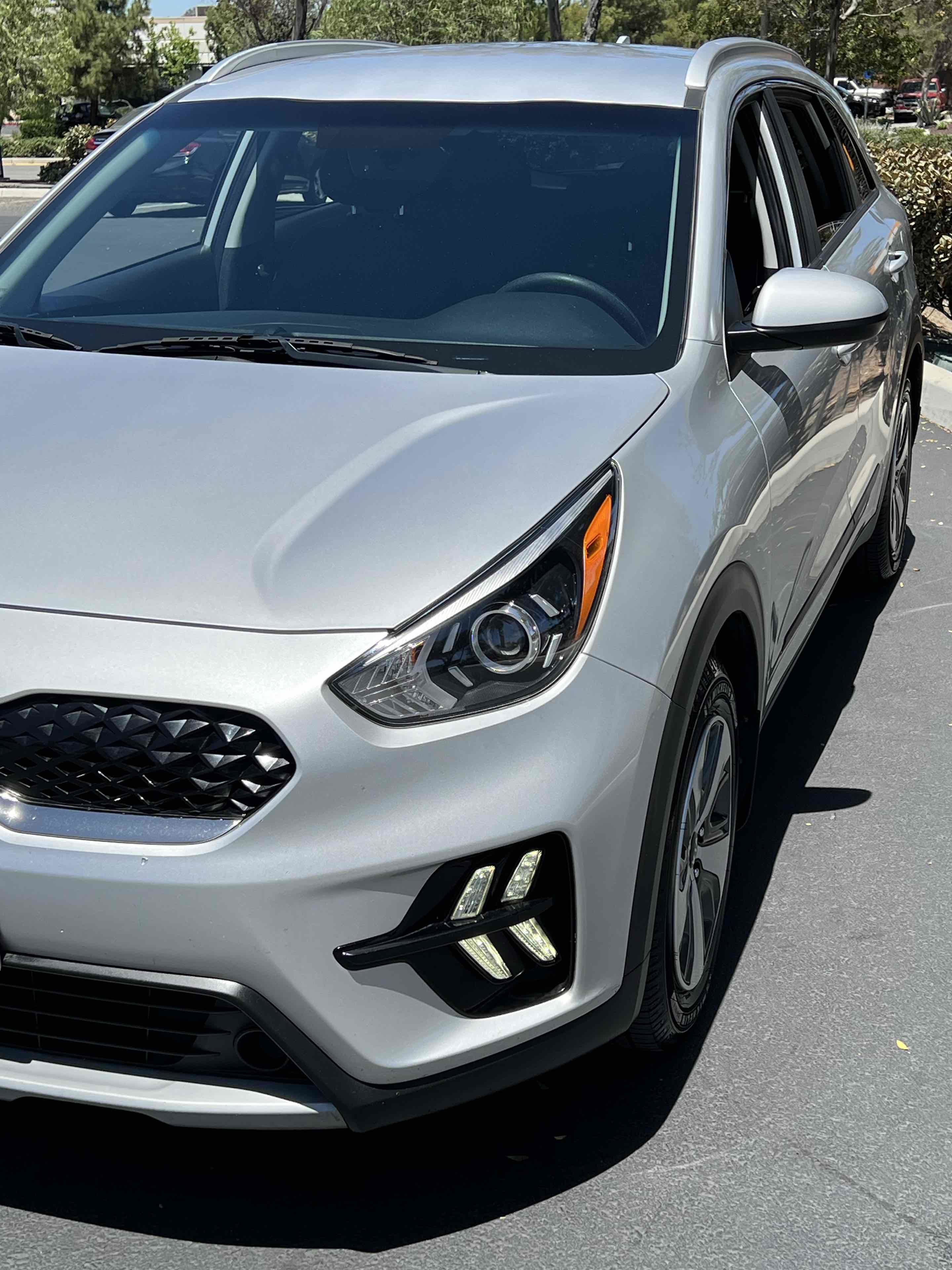 Used 2020 Kia Niro LX FWD image 44
