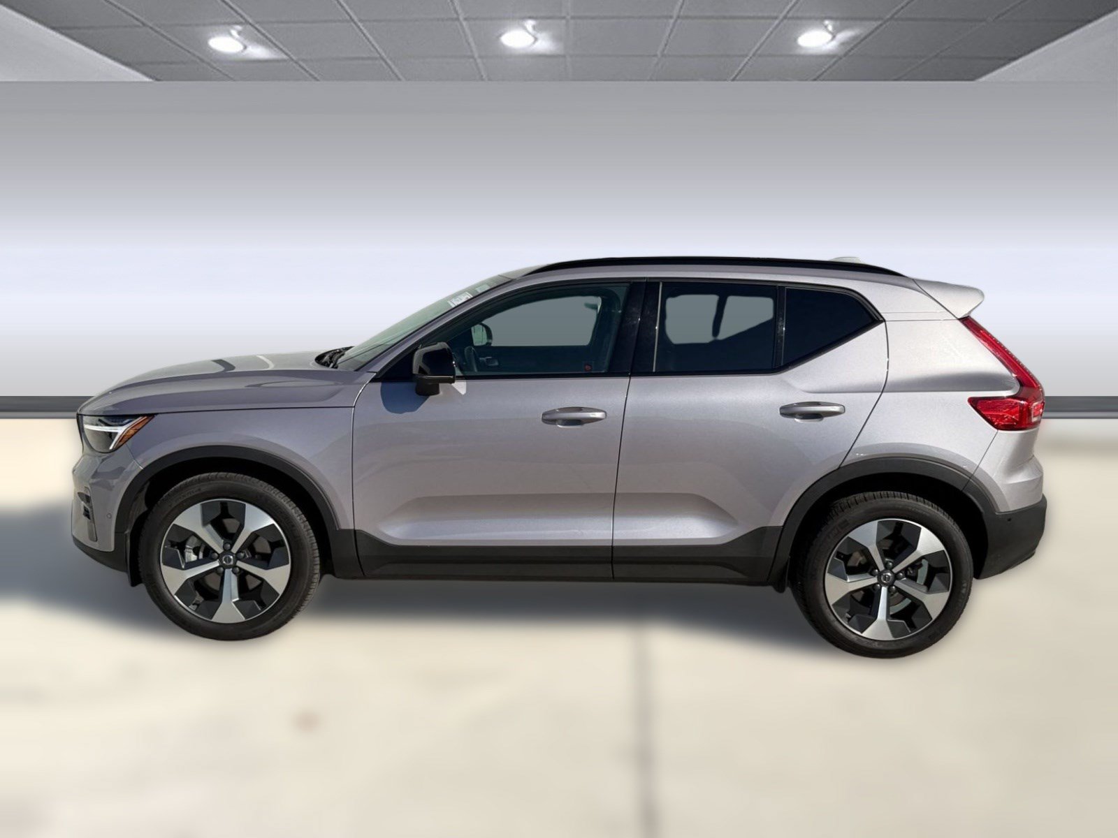 Certified 2026 Volvo XC40 B5 Plus w/ Climate Package AWD/4WD image 2
