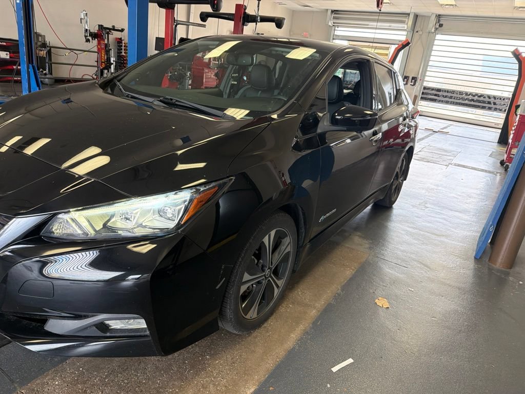 Used 2018 Nissan Leaf SL w/ SL Technology Package FWD image 3