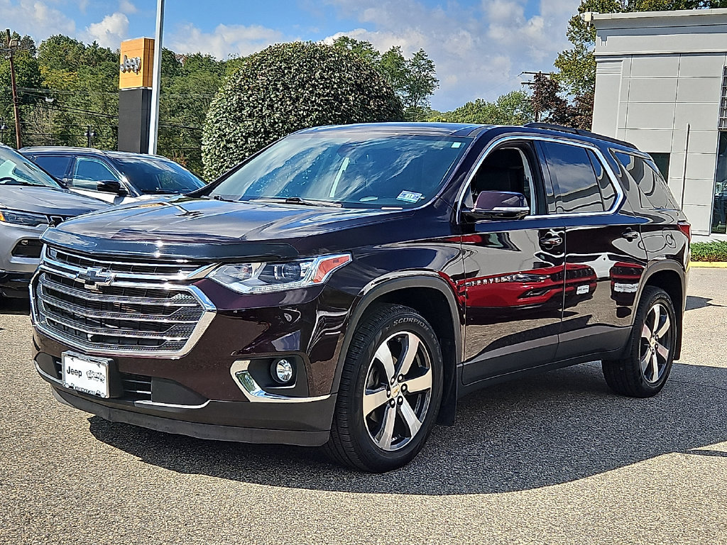 Used 2020 Chevrolet Traverse LT w/ LT Premium Package AWD/4WD image 3