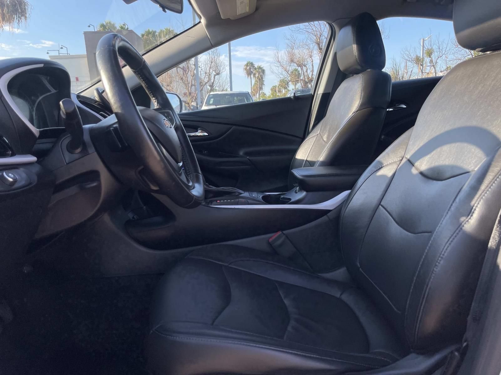 Used 2018 Chevrolet Volt LT w/ LT Driver Confidence Package FWD image 16