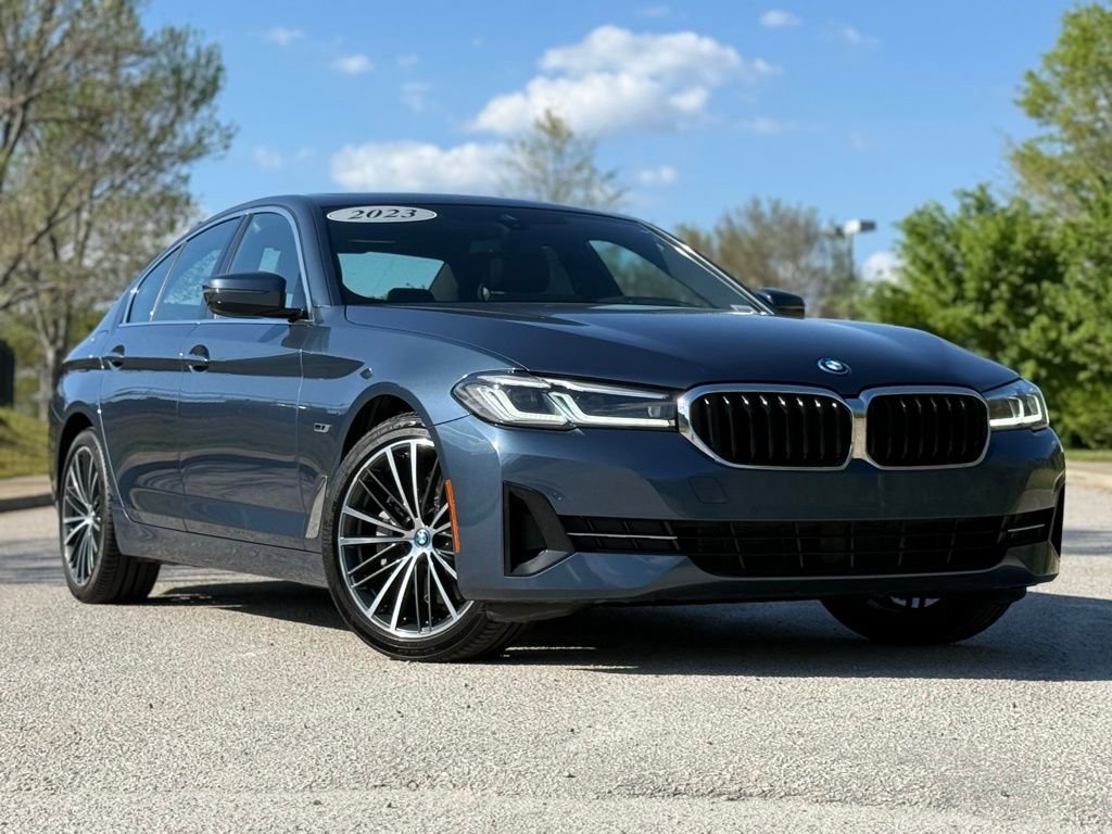 Used 2023 BMW 530e image 2