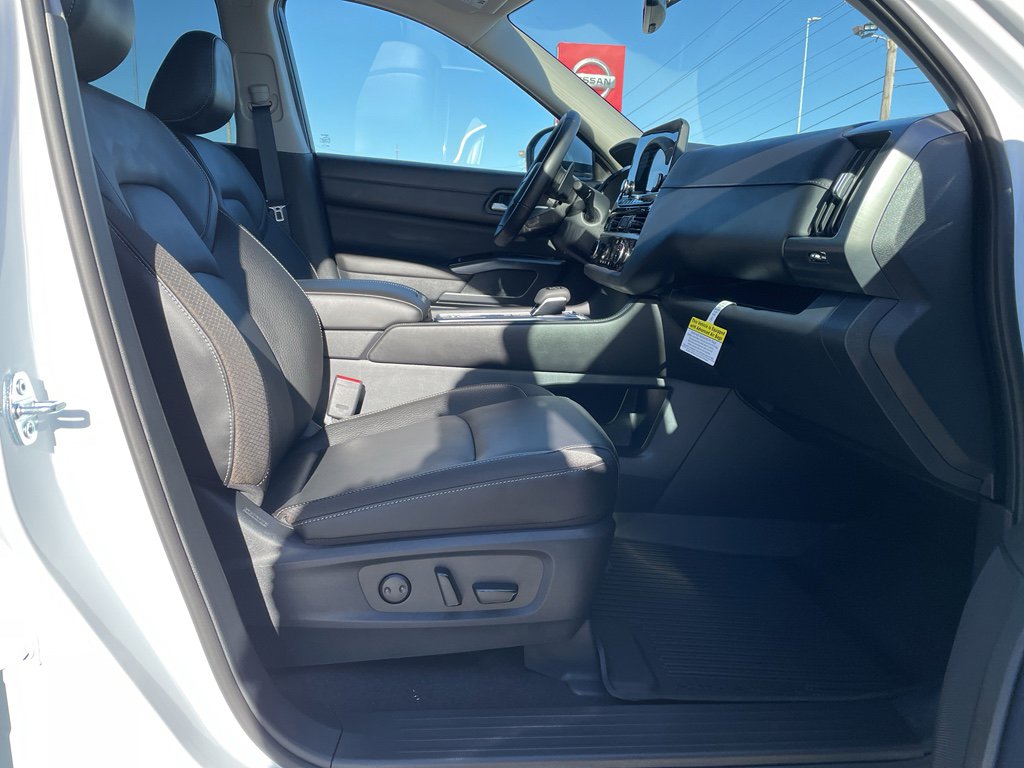 New 2025 Nissan Pathfinder SL image 24