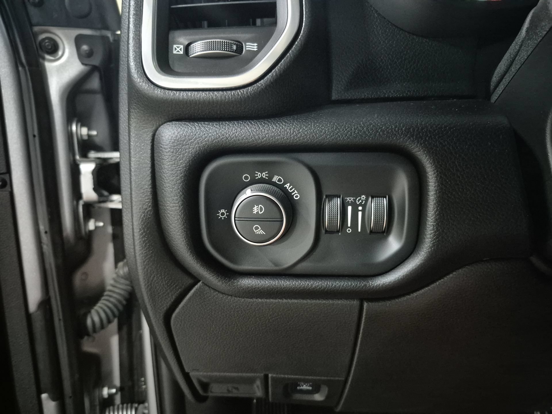 Used 2024 RAM 2500 Laramie w/ Safety Group AWD/4WD image 18