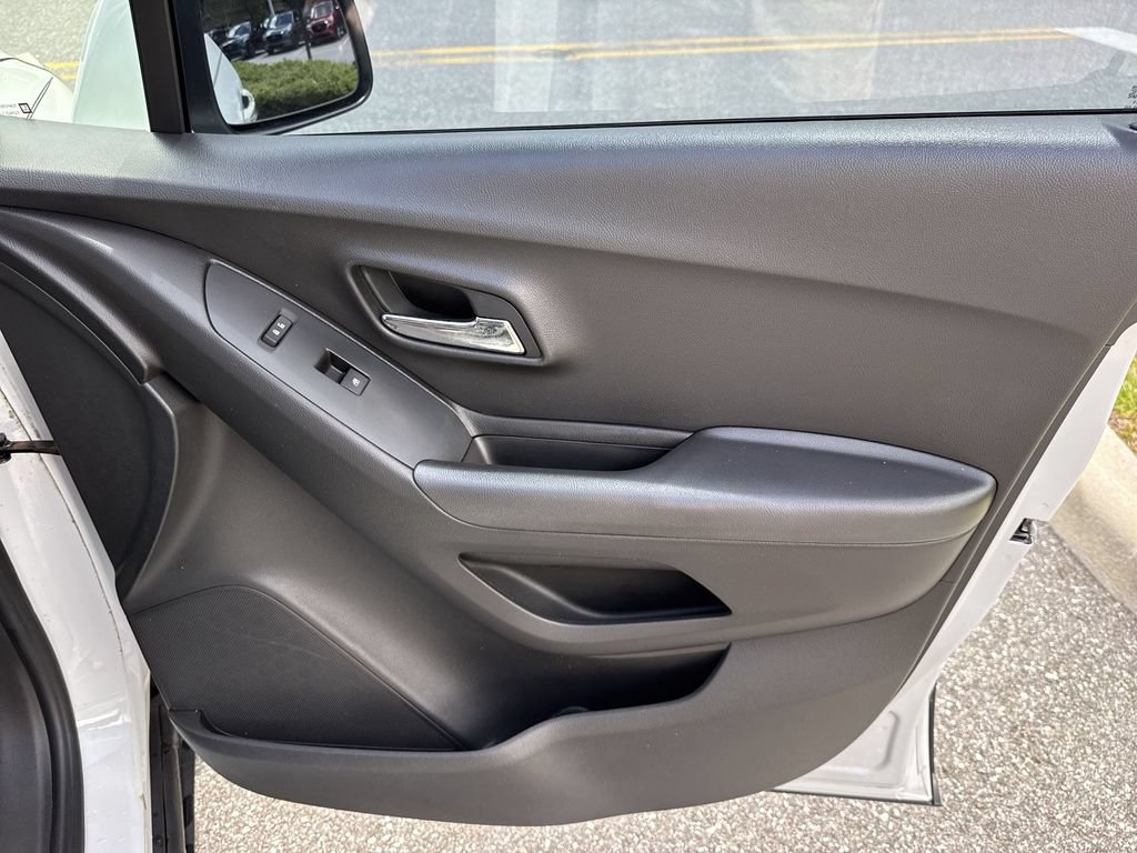 Used 2019 Chevrolet Trax LT w/ LT Convenience Package FWD image 42